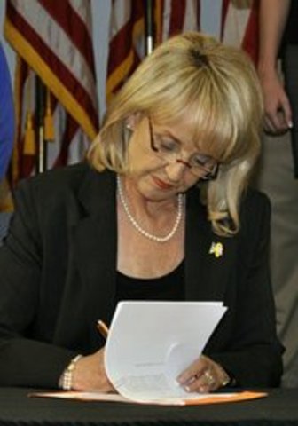 Governor Jan Brewer signs SB 1070