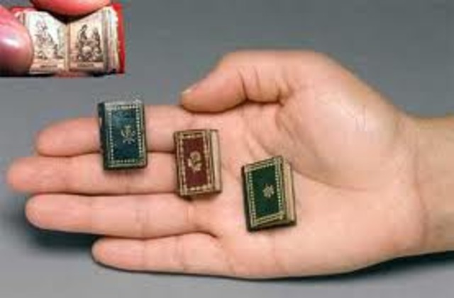 ПЕРВЫЕ КНИГИ-МИНИАТЮРЫ