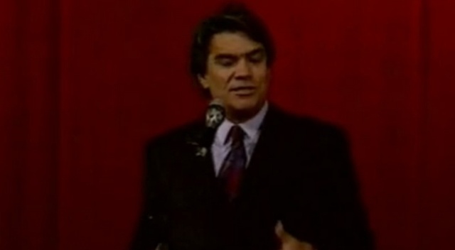 lors de sa campagne pour les régionales en PACA, Bernard Tapie se rend à un meeting du FN à Orange