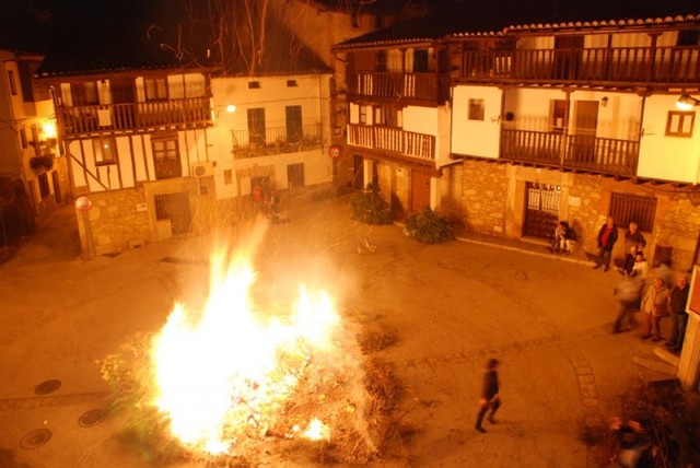 Mi familia gana el primer premio de las Luminarias  en mi pueblo.