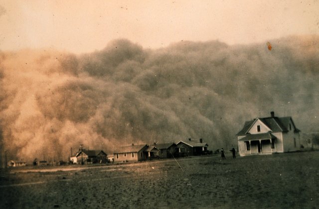 Strong dust storm sweeps through S.D.