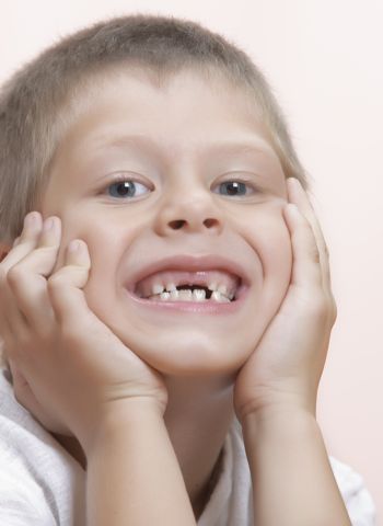 CAÍDA DE SU PRIMER DIENTE