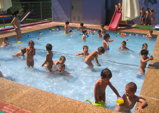 PRIMER BAÑO EN UNA PISCINA