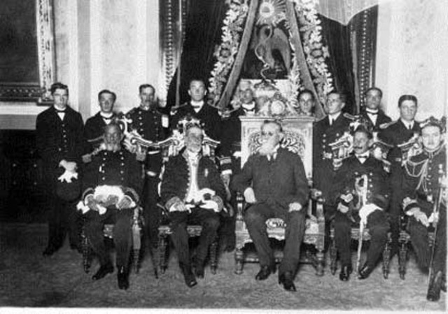 Carranza llega a la ciudad de México.