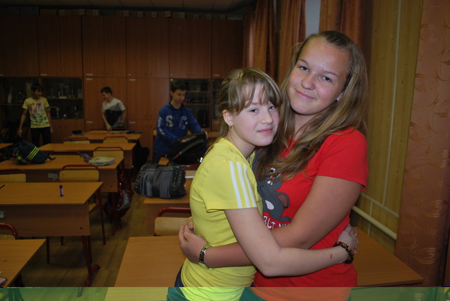 Обнимашки в кабинете физики)