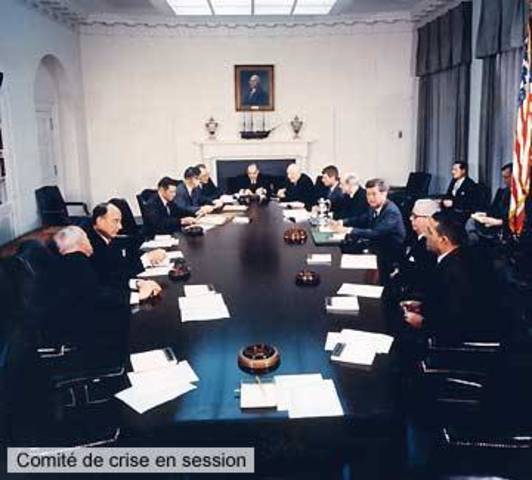 Kennedy rencontre les chefs militaires américains