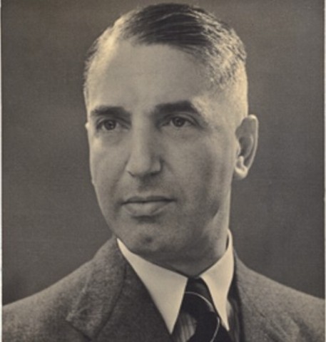 Mr. Dussel (Fritz Pfeffer) joins the annex.