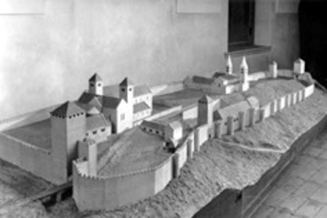 Spytihněv dal opevnit Pražský hrad a začal stavět nový palác