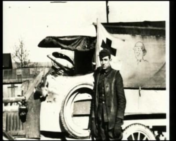Entrée en France avec la division des ambulances de la Croix-Rouge Américaines.