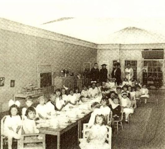 Anne Frank begins Montessori School