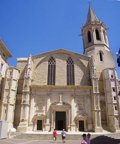 Petrarca si trasferisce a Carpentras, in provenza