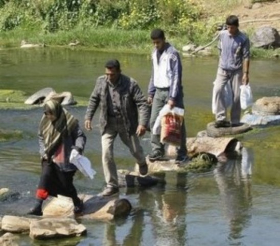 Lebanese Police send Syrians back to their Voilent Country