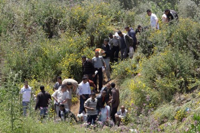 Syrian's flee across borders