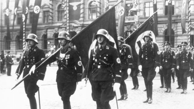 Hitler tries to overthrow the German government