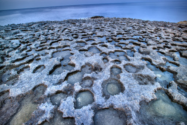 Liquid water on 6th largest moon of Saturn