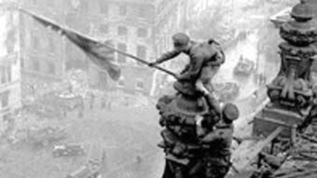 Водружение Знамени Победы над рейхстагом.