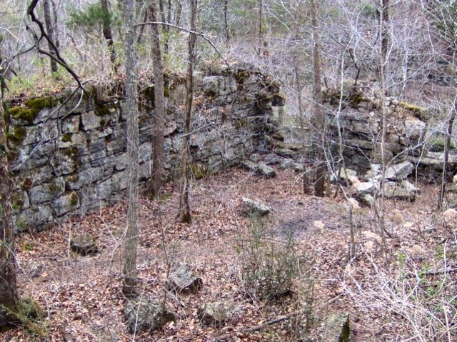 80 AD Cherokee lived in Stone Fort in middle TN