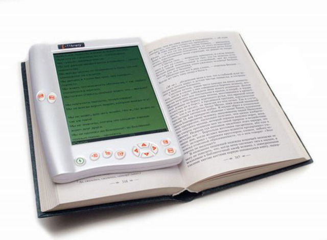 Поступило предложение о замене учебников на электронные книги в России
