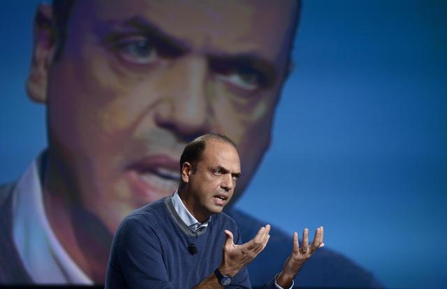 Alfano: "Berlusconi lascia"