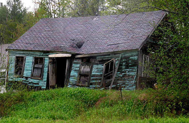 Groton abandoned (settlers flee to Concord) after an Indian attack that burns much of the town