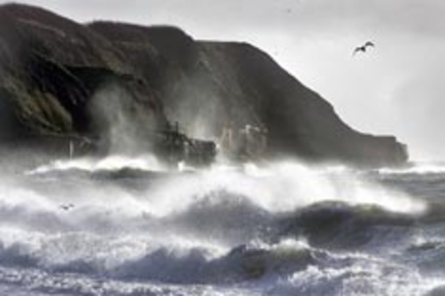 Southern sea floods 72 villages, killing estimated 10,000 in Netherlands