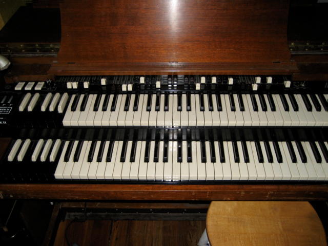 Laurens Hammond introduces the Hammond organ