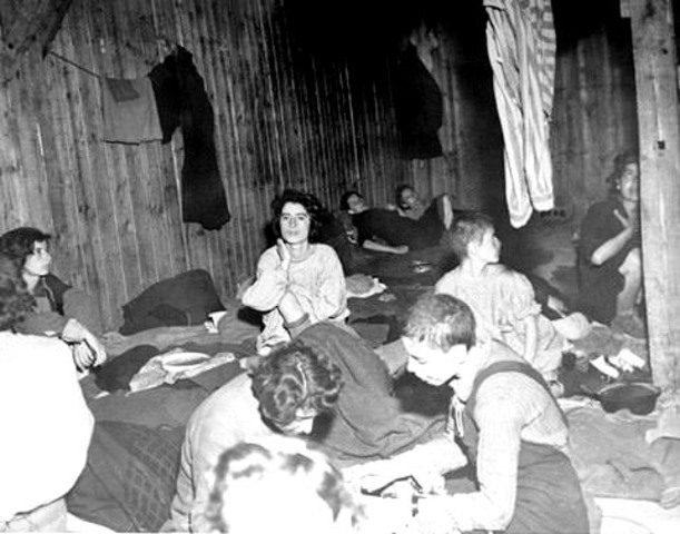 Anne Frank y su madre son transportadas