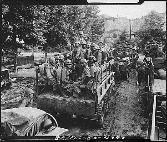 Canadians Enter Korea