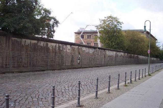 Berlin Wall Goes Up