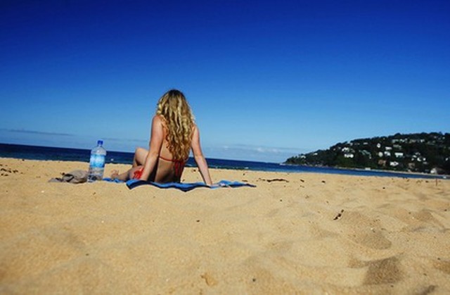 Nos acostamos en la playa.