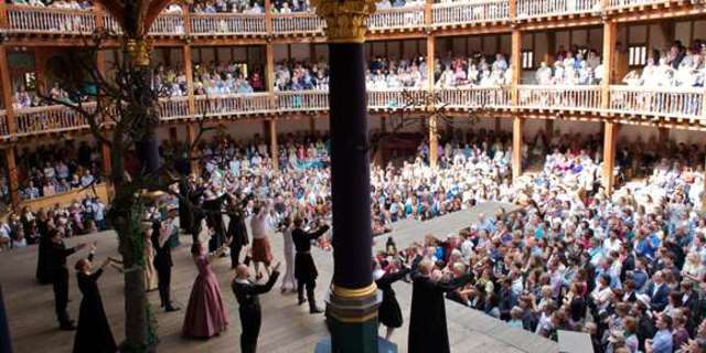 Theatres in London close due to the plague