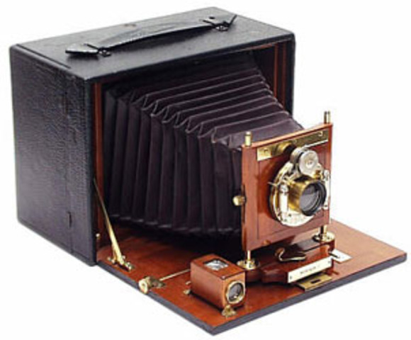 The first photographs are produced.