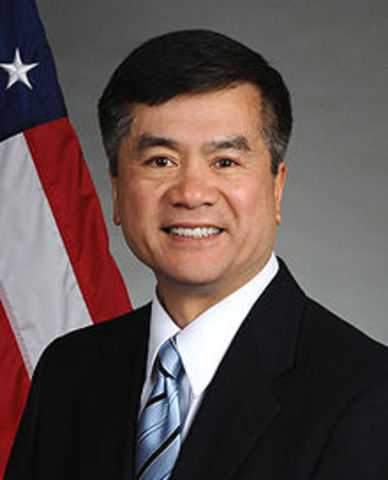 Gary Locke takes office!