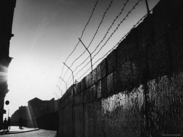 Berlin Wall goes up