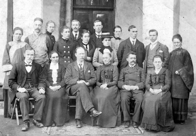 British missionaries arive