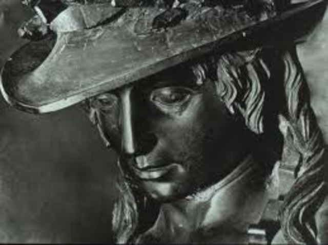 Donatello crates his 'David' statue