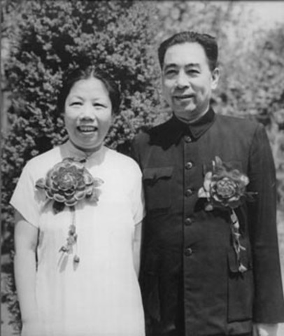 Zhou Enlai dies