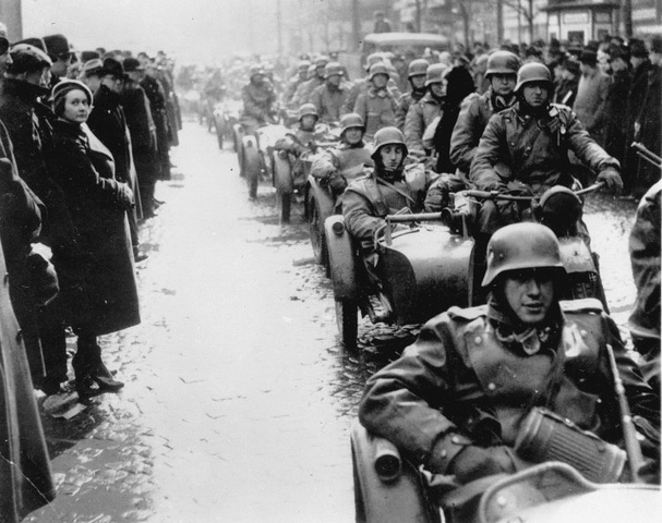 Nazis take the rest Czechoslovakia.