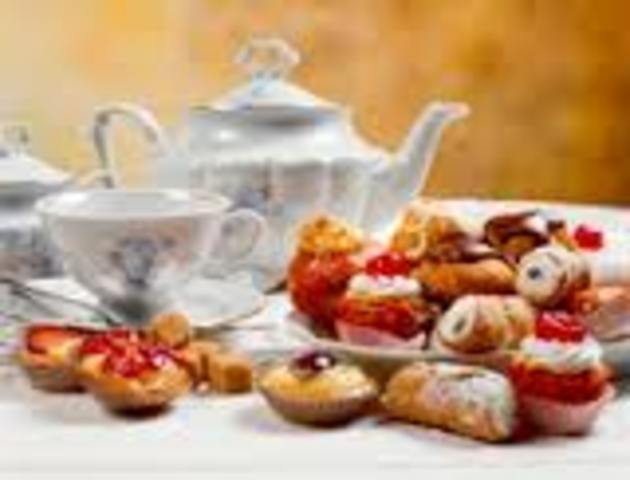 Tomamos el té y los comida