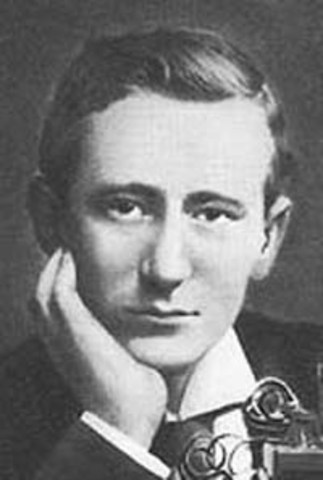 Marconi get patent rights on his invention