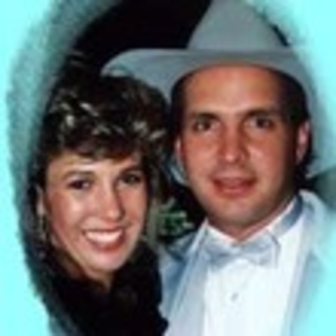 Garth Brooks married Sandy Mahl