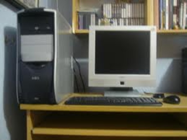 Para mi comunion me regalaron un ordenador de sobremesa Airis.