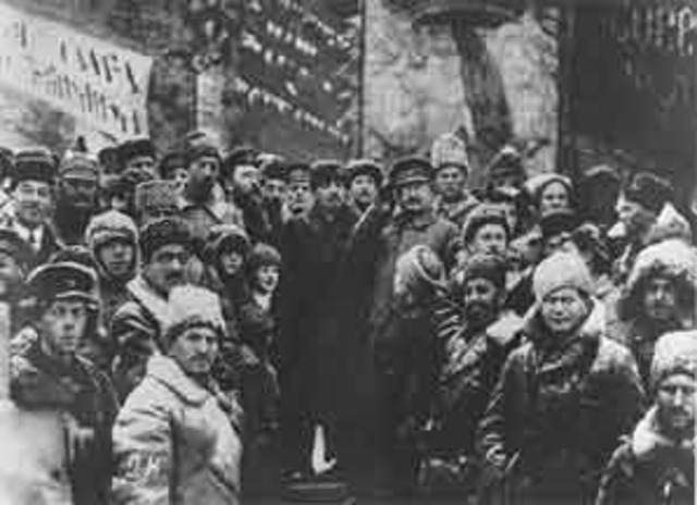 Lenin returens from exile in Germany