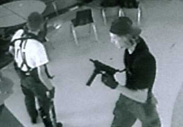 LE MASSACRE DU LYCÉE DE COLUMBINE