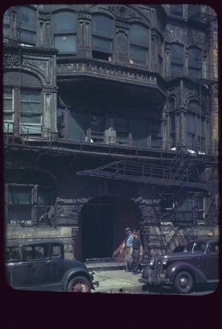 Capone moves his gang headquarters to Cicero, Illinois