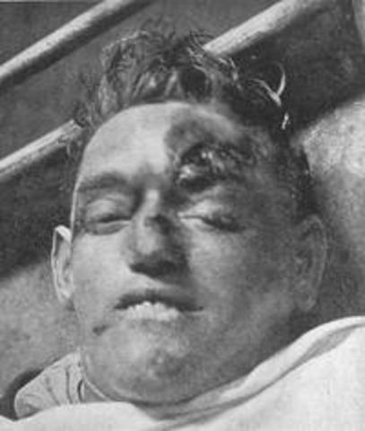 Gangster Hymie Weiss killed by Capone's Mob
