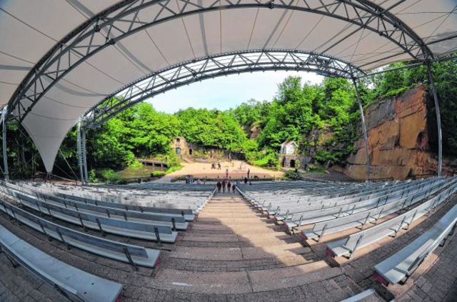 Freilichtspiele mit Dach