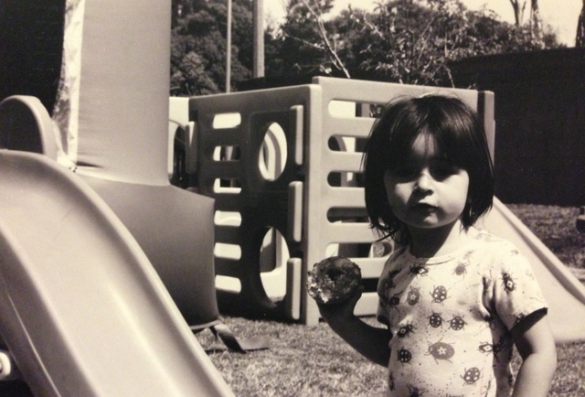 Yo caminé cuando de uno años. Yo estuvo muy feliz.