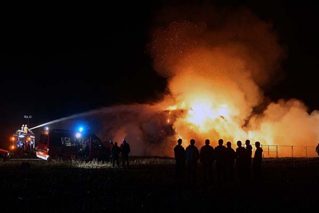 Gewaltiges Strohfeuer