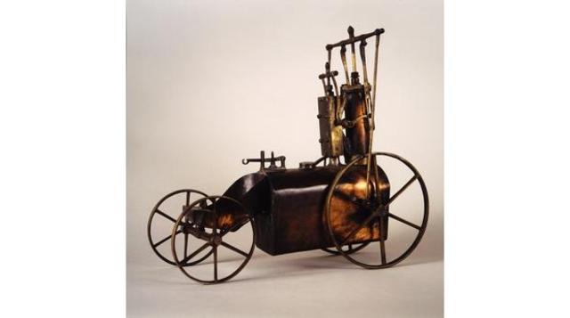 Murdoch builds a working model of a steam carriage